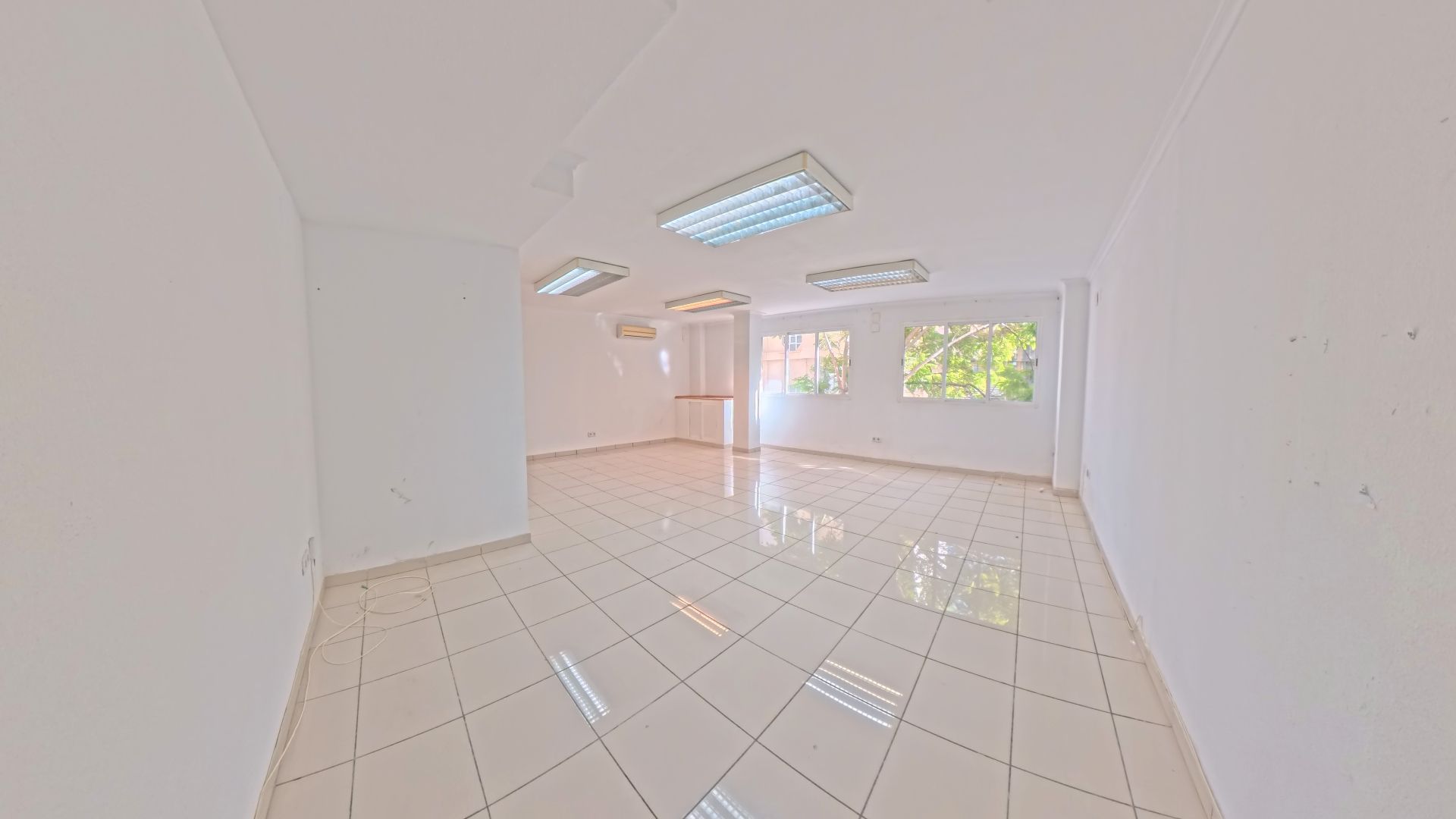 Office to rent in Alicante / Alacant  with Air Conditioner, Internet and Alarm