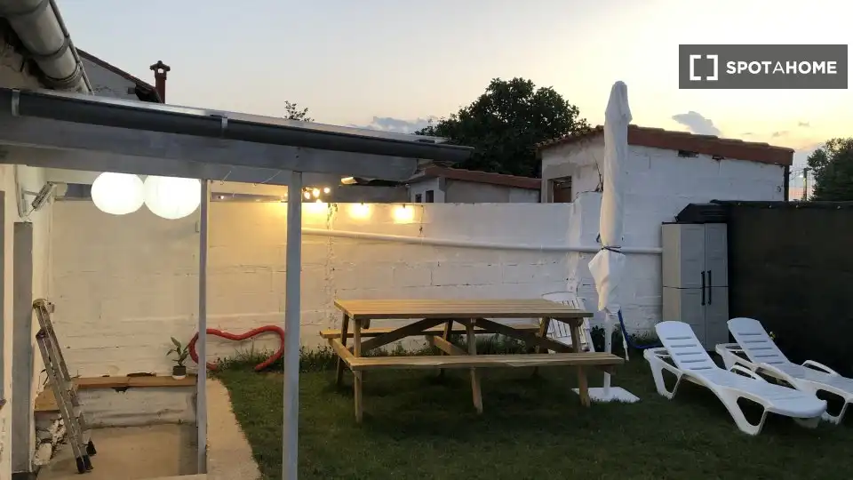 Terrassa de Pis per a compartir en Santa Cruz de Bezana amb Aire condicionat, Calefacció i Moblat