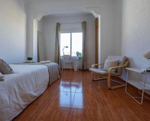 Dormitori de Apartament per a compartir en  Valencia Capital amb Moblat, Forn i Rentadora