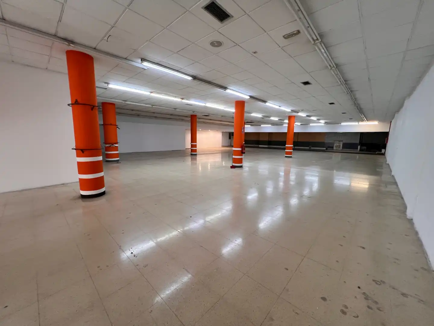 Local comercial en alquiler en Avenida Fisterra 20, imagen 4