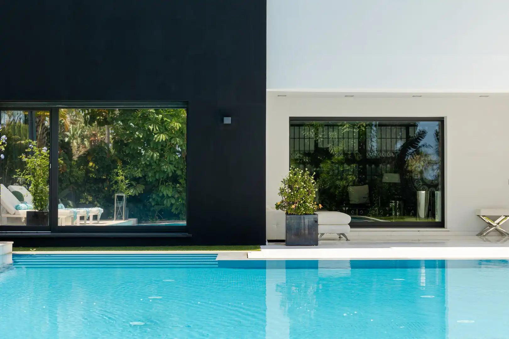 Piscina de Casa o xalet en venda en Nueva Andalucía