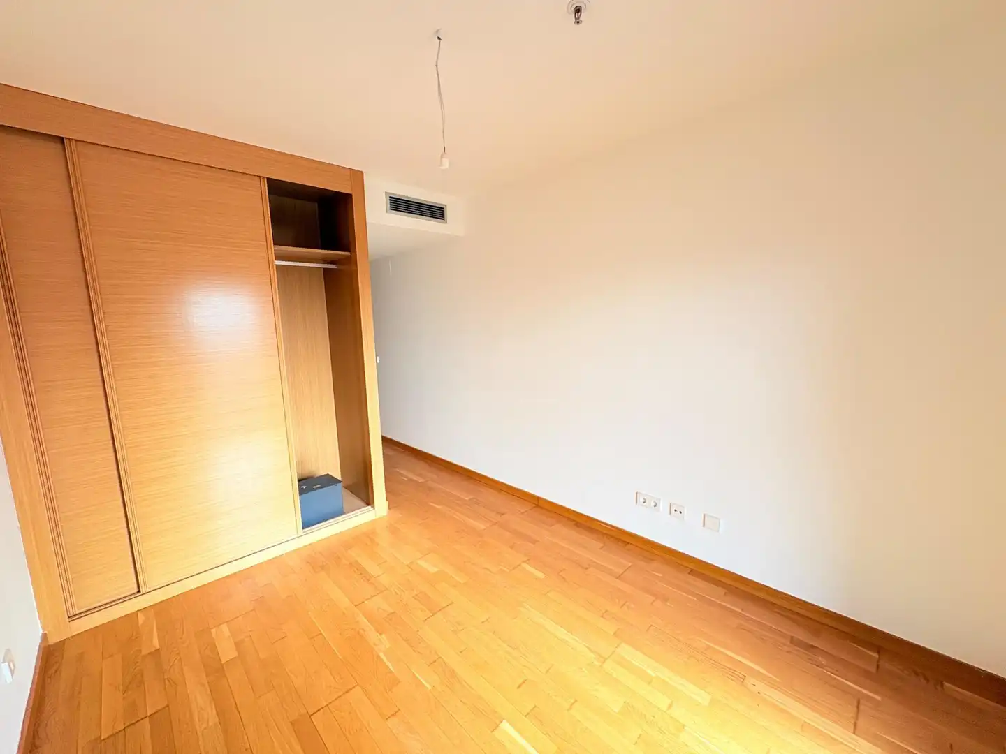 Habitación de Piso en venta en Ponferrada con Aire acondicionado, Trastero y Alarma