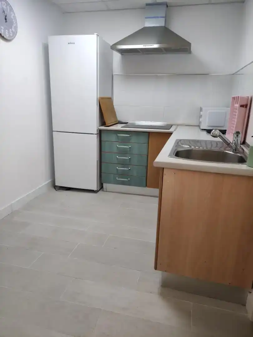 Cocina de Planta baja de alquiler en Montequinto con Jardín privado, Amueblado y Horno