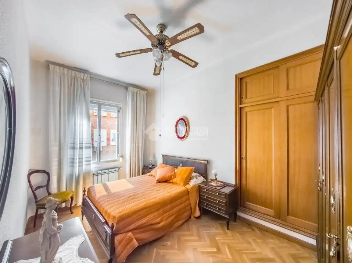 Bedroom of Flat for sale in Madrid  with Air Conditioner, Heating and Parquet flooring