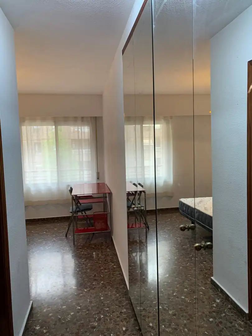 Schlafzimmer von Wohnung zur Miete in Valencia mit Möbliert und Balkon