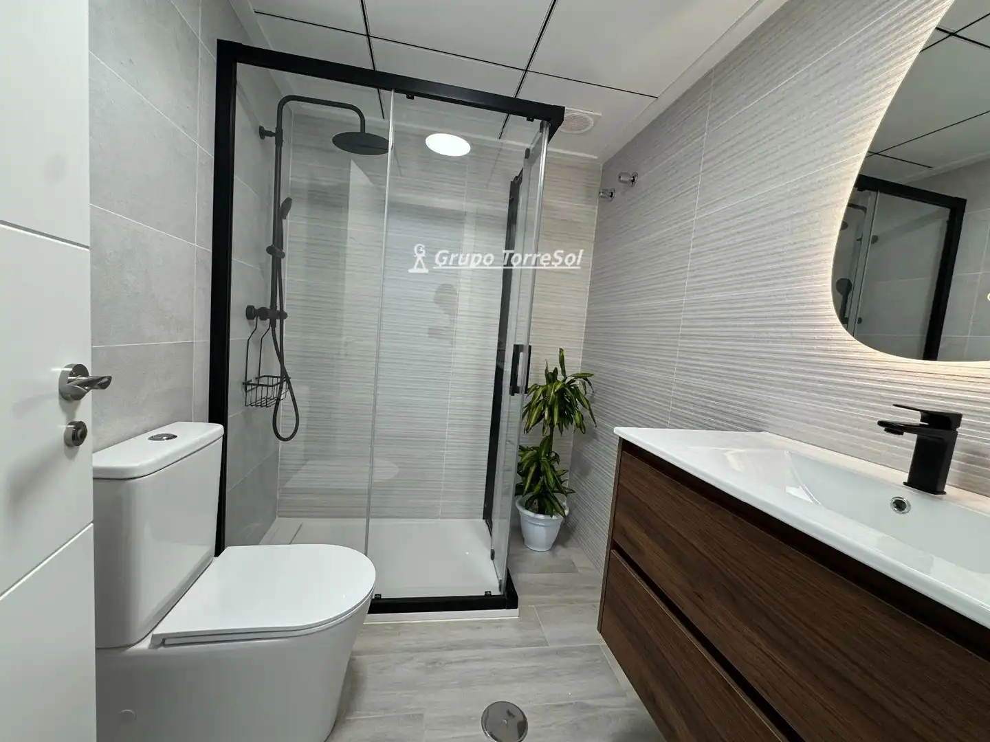 Baño de Casa adosada en venta en Elche / Elx con Aire acondicionado, Calefacción y Terraza