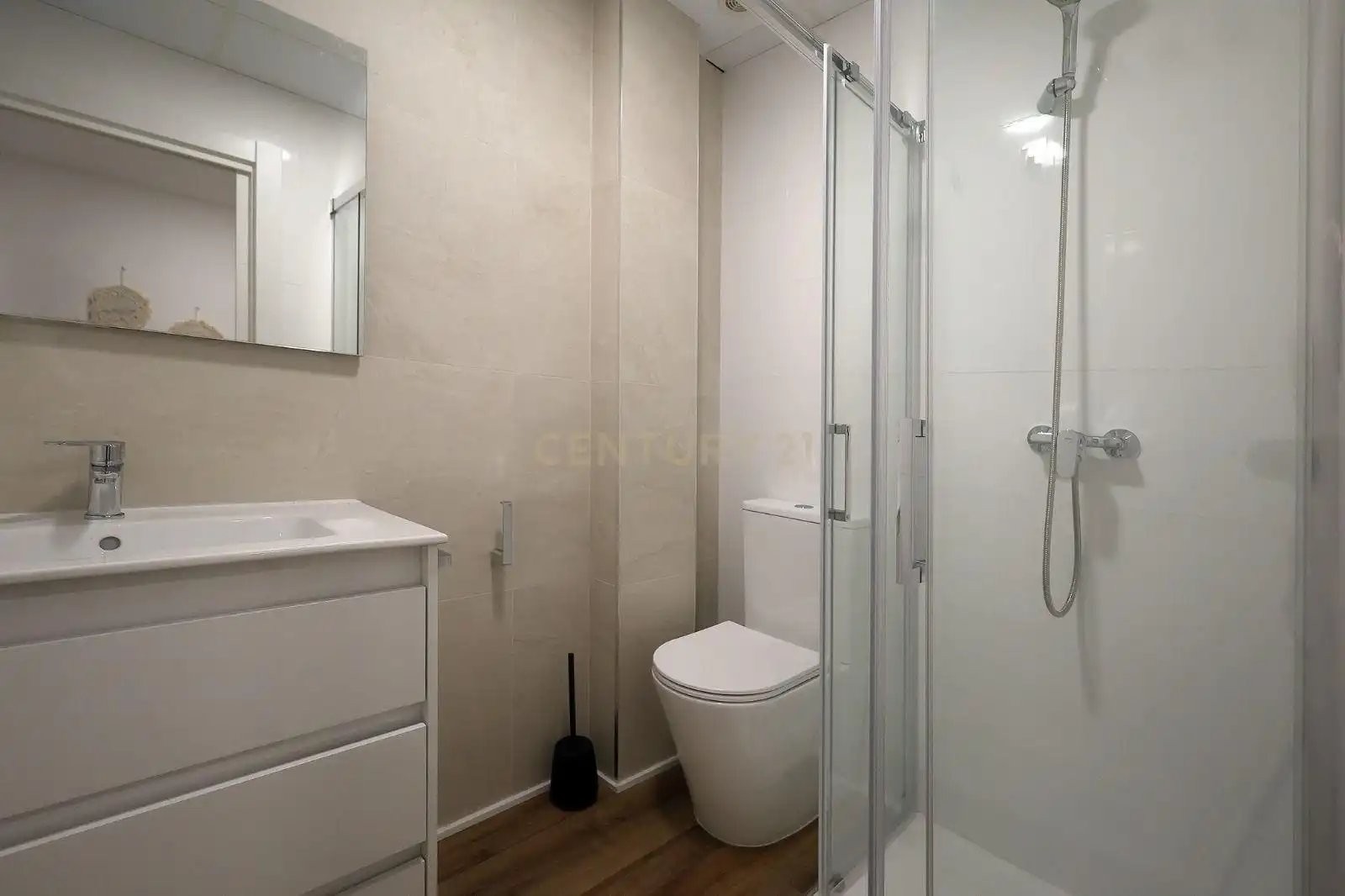 Badezimmer von Wohnungen zum Verkauf in Dénia mit Klimaanlage, Mikrowelle und Fernseher
