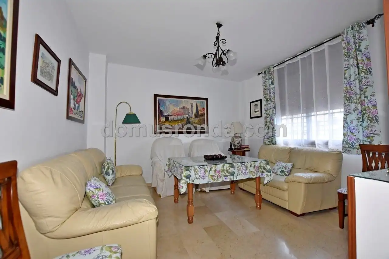 Sala de estar de Casa o chalet en venta en Ronda con Calefacción, Terraza y Piscina