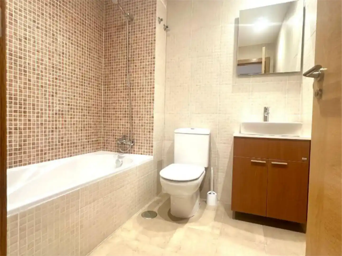 Badezimmer von Wohnung zur Miete in Vilagarcía de Arousa mit Klimaanlage, Schwimmbad und Balkon