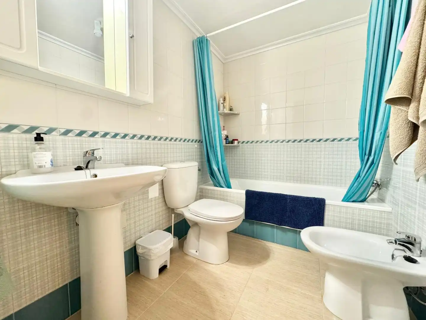 Bathroom of Apartments for rent in Guardamar del Segura  with Air Conditioner, Heating and Furnished