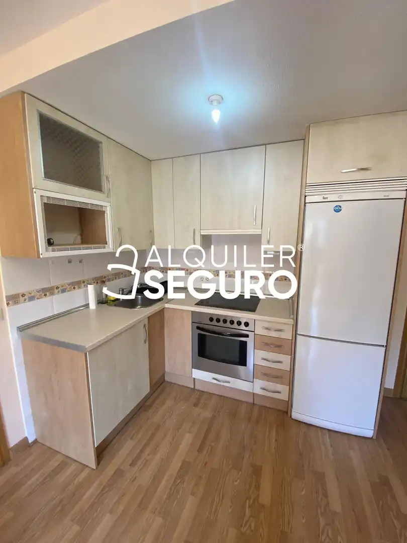Cocina de Piso de alquiler en Chiloeches con Calefacción y Amueblado