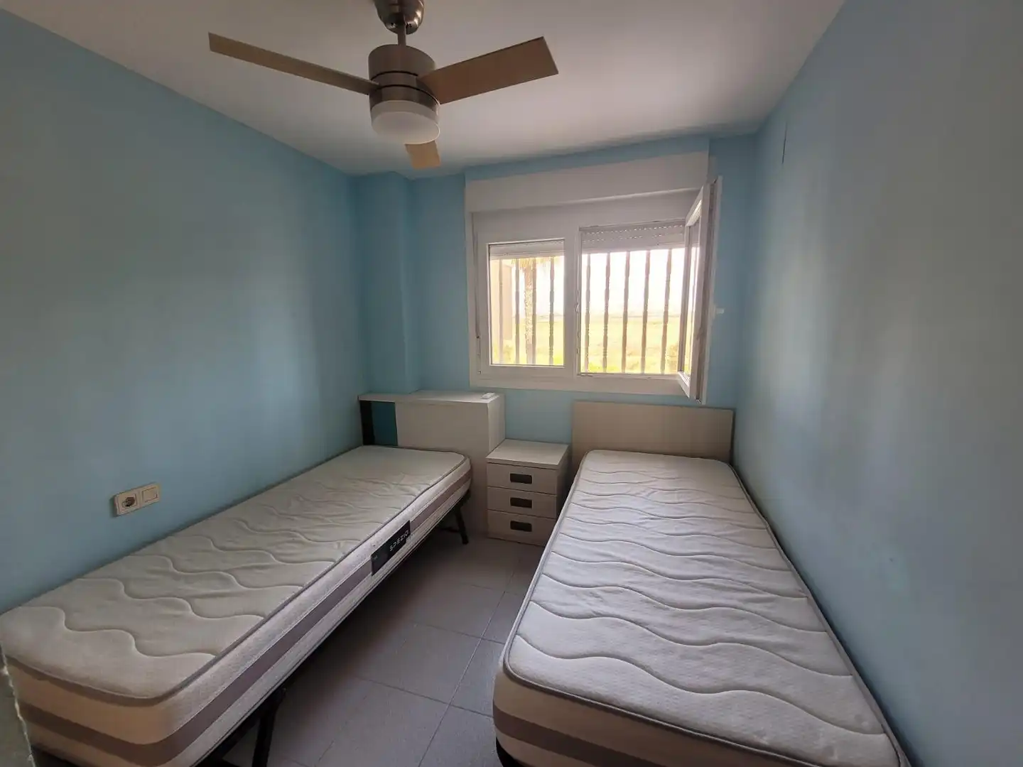 Habitación de Apartamento en venta en Alicante / Alacant con Jardín privado, Terraza y Amueblado