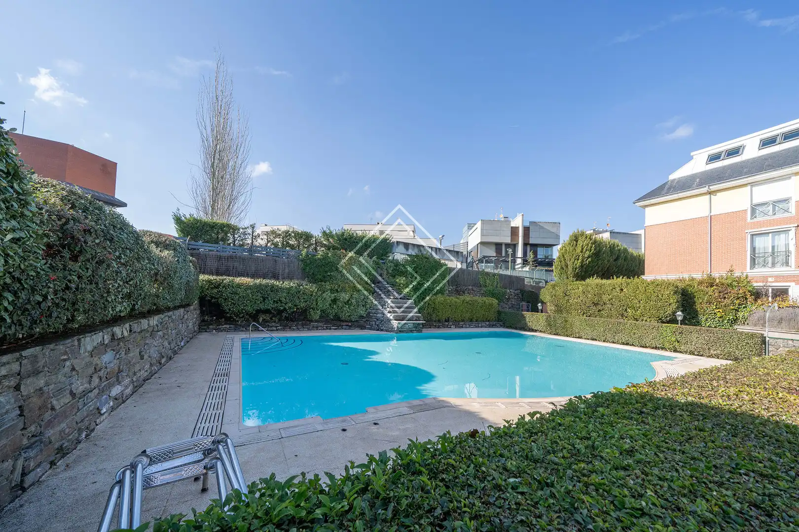 Schwimmbecken von Dachboden zum Verkauf in Madrid mit Klimaanlage, Heizung und Terrasse
