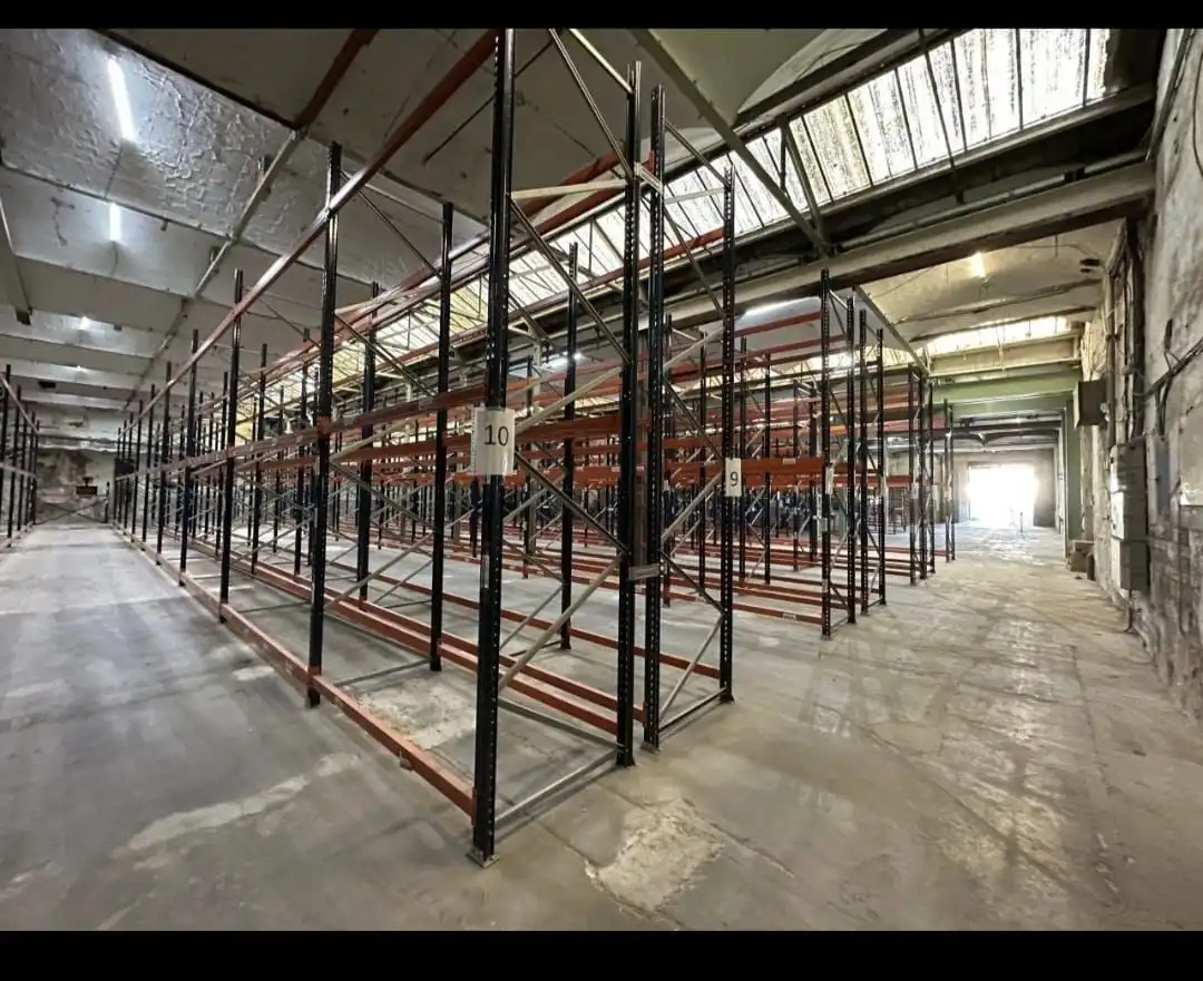 Fabrikhallen zur Miete in Castellgalí