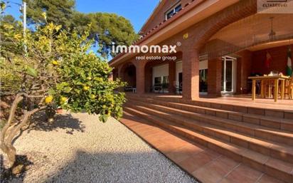 Vista exterior de Casa o xalet en venda en Castelldefels amb Aire condicionat, Calefacció i Piscina