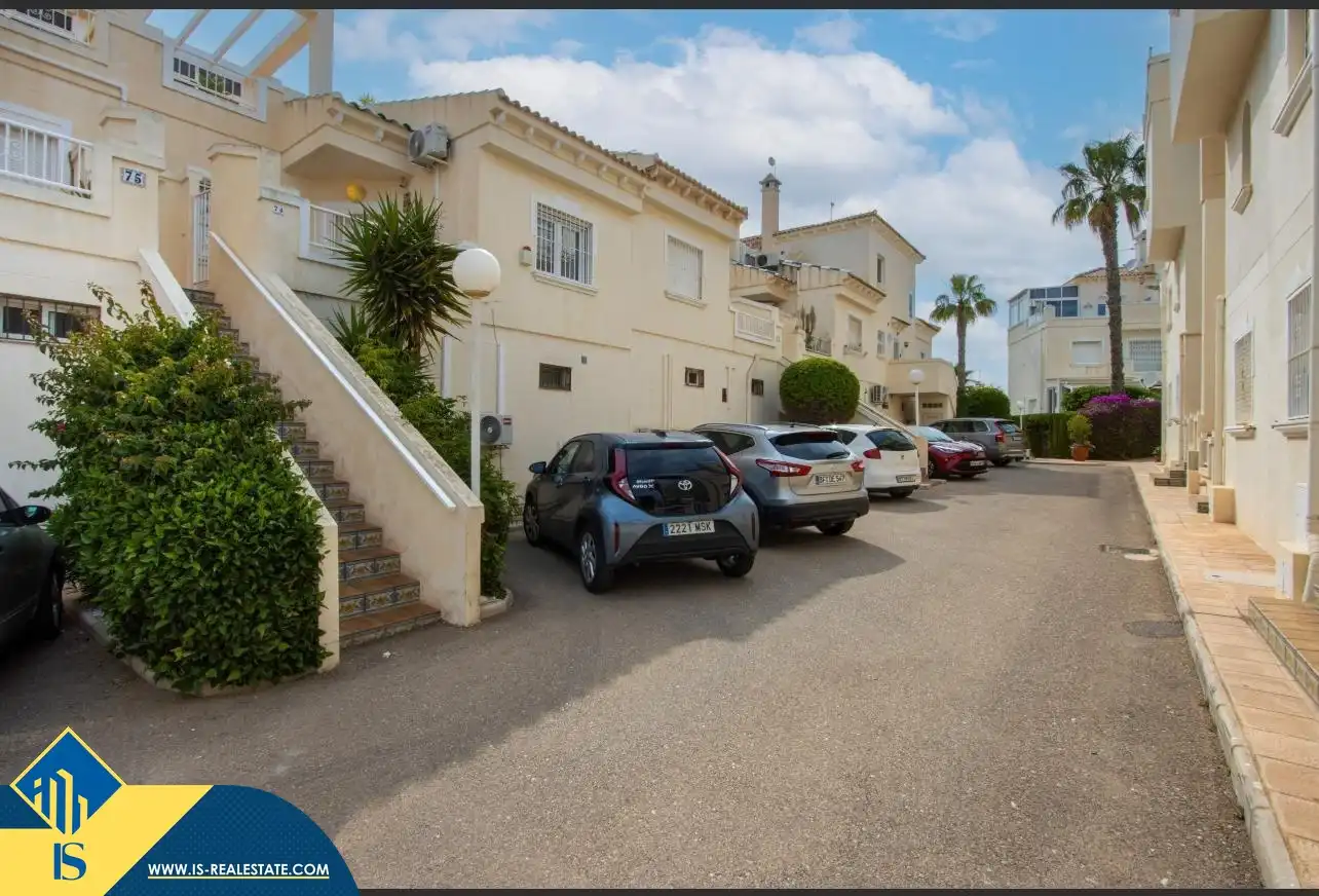 Vista exterior de Casa o xalet de lloguer en Orihuela amb Terrassa, Moblat i Forn