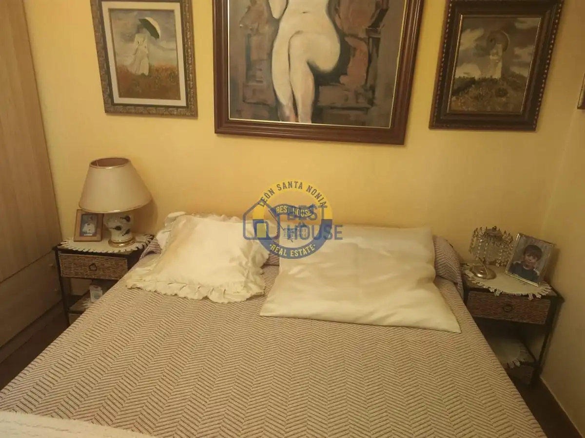 Bedroom of Houses for sale in Villanueva de las Manzanas, León