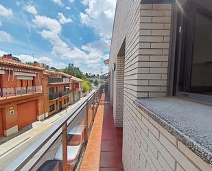Vista exterior de Dúplex en venda en Rubí amb Calefacció, Terrassa i Forn