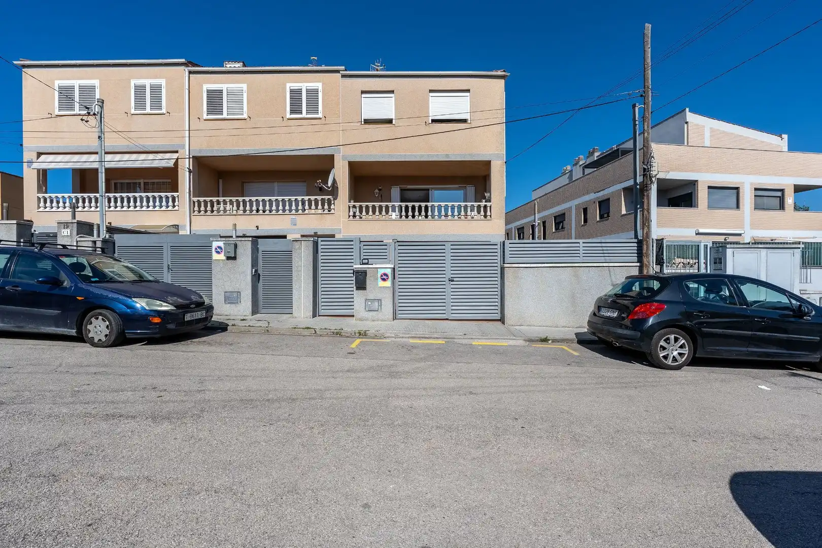 Aparcament de Casa adosada en venda en Calafell amb Aire condicionat, Calefacció i Jardí privat