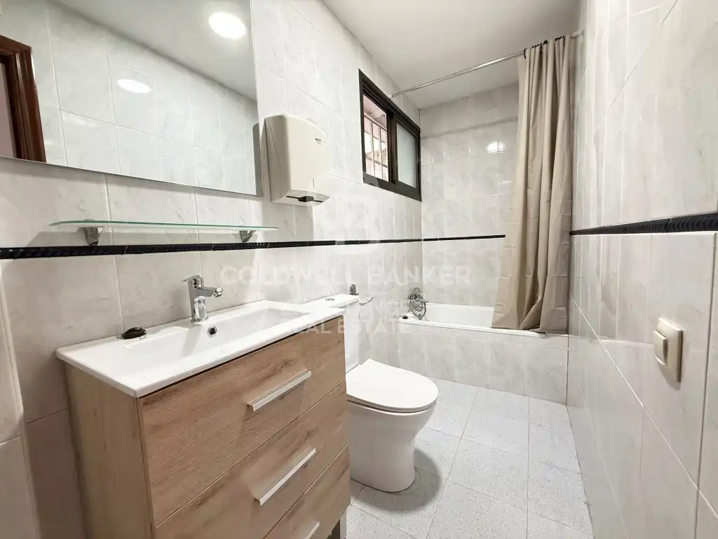 Bathroom of Flat for rent in Valencia  with Terrace and Balcony