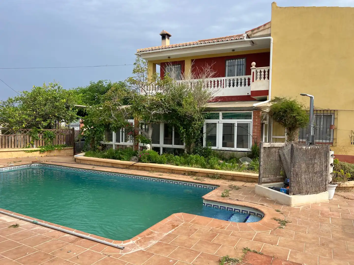 Piscina de Casa o xalet en venda en Motril amb Jardí privat, Terrassa i Piscina