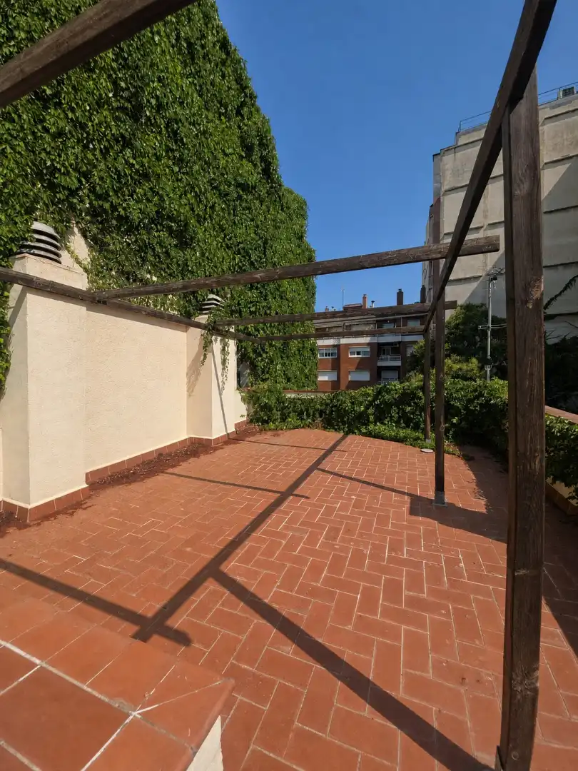 Terrassa de Casa adosada en venda en Barcelona amb Calefacció, Jardí privat i Terrassa