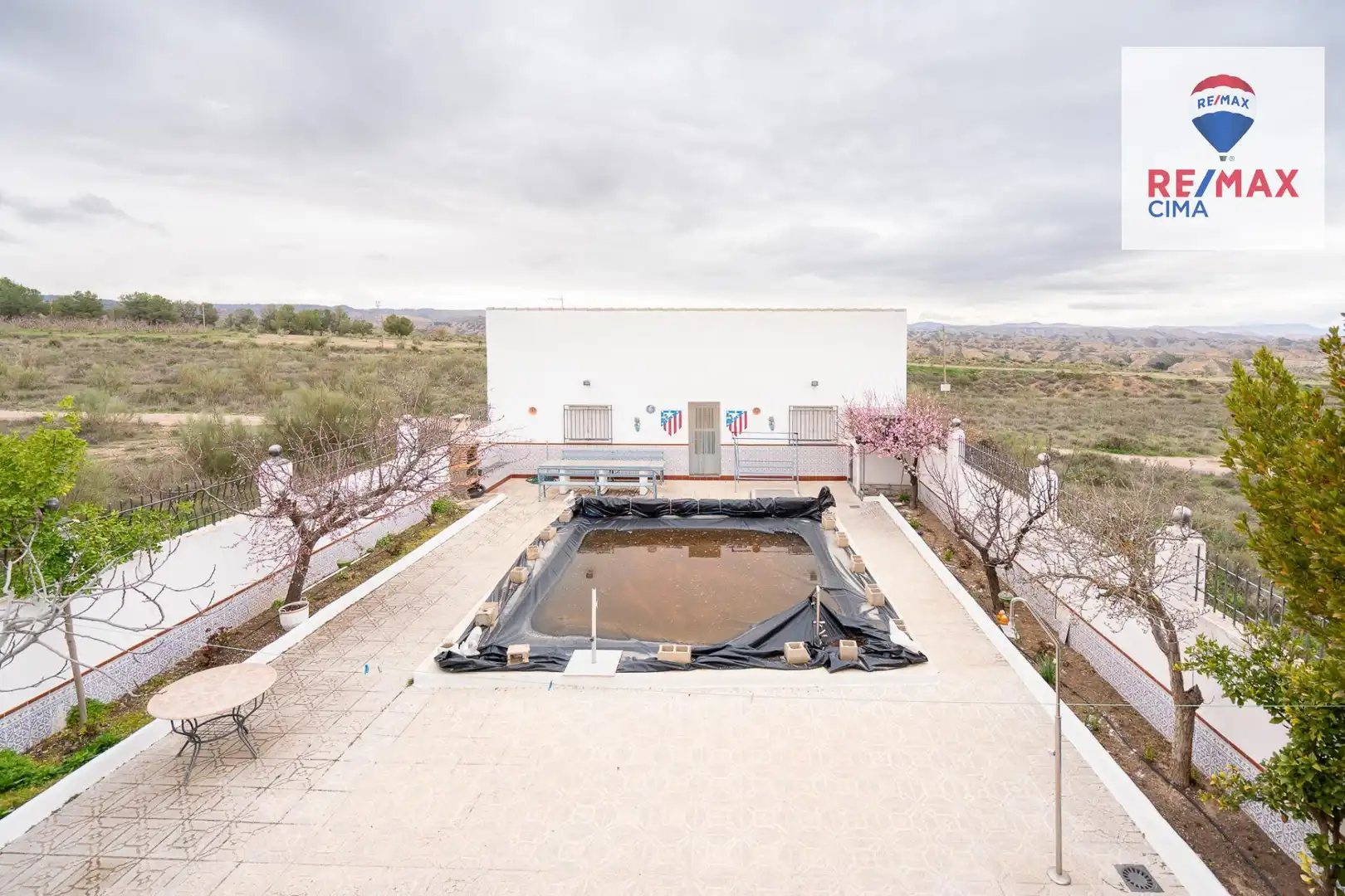 Piscina de Casa o xalet en venda en Guadix