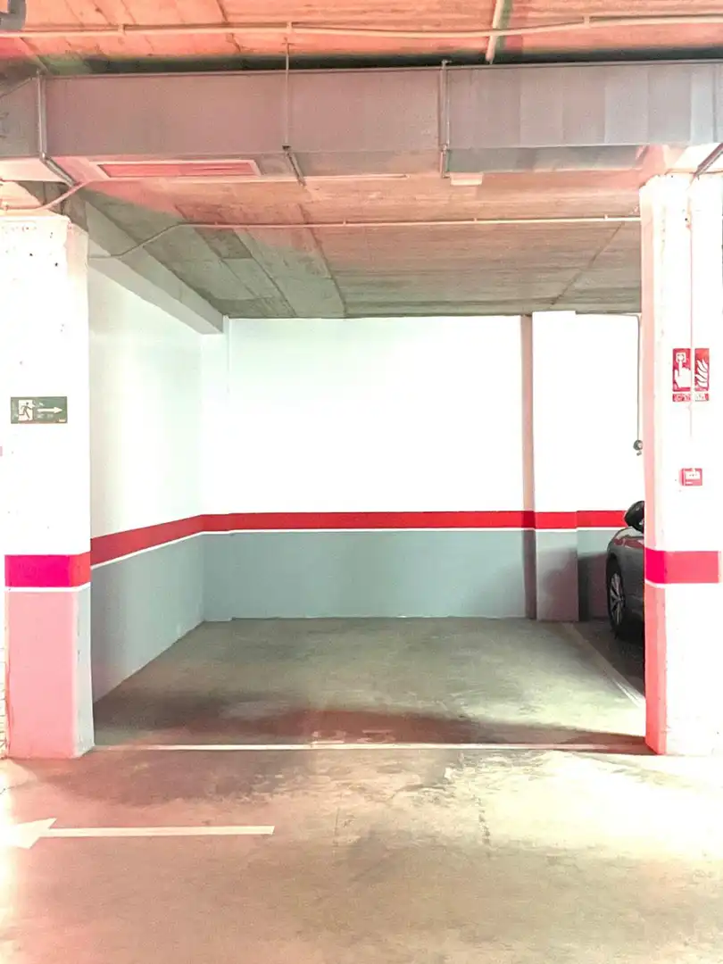 Parking de Piso en venta en Sevilla con Aire acondicionado y Terraza