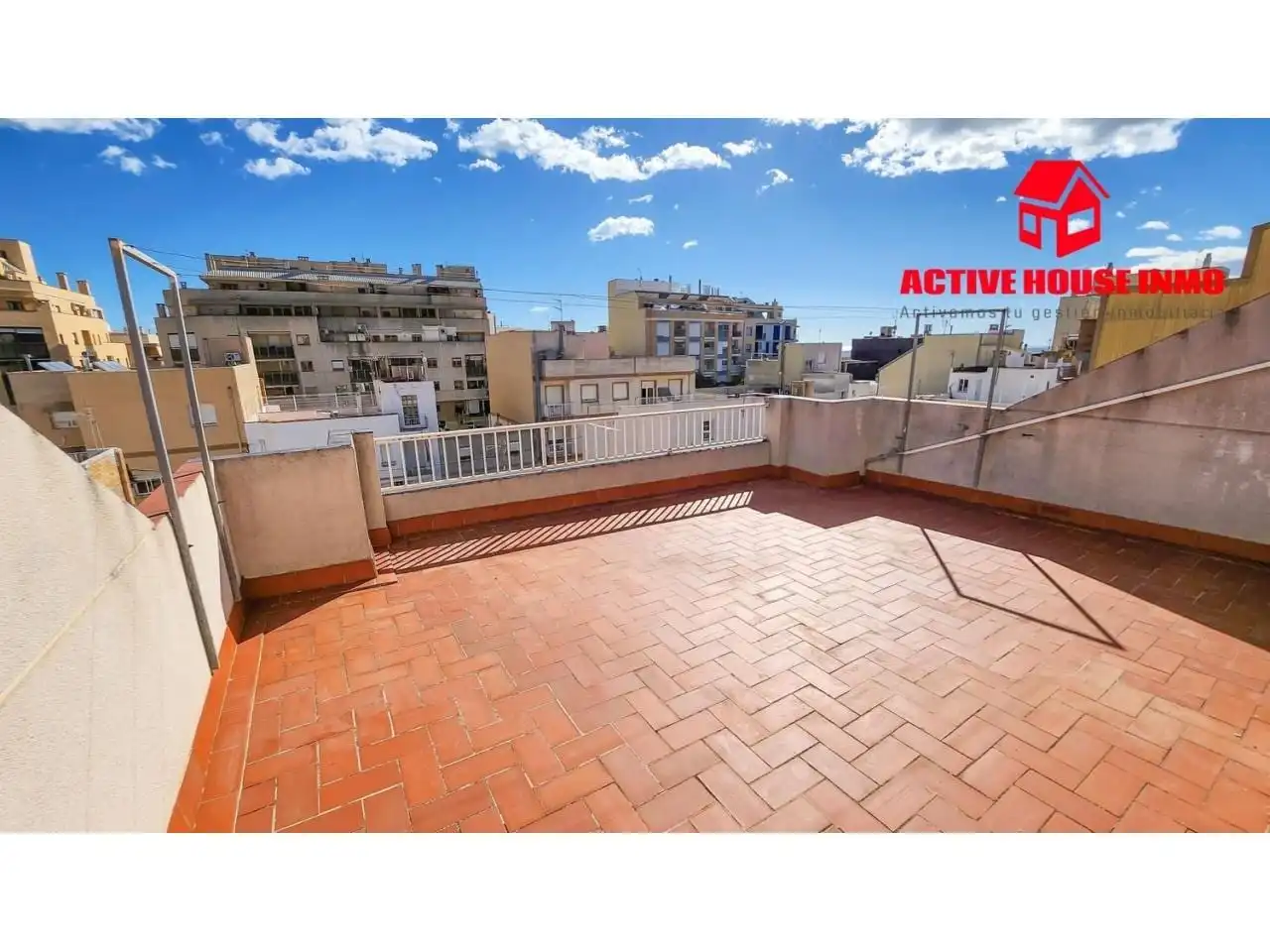 Terrasse von Einfamilien-Reihenhaus zum Verkauf in La Ràpita mit Klimaanlage, Terrasse und Abstellraum