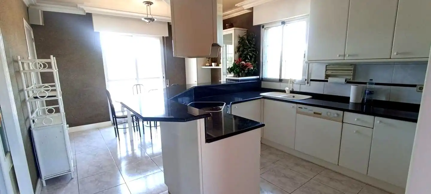 Cocina de Casa o chalet en venta en Villamediana de Iregua con Aire acondicionado, Calefacción y Jardín privado