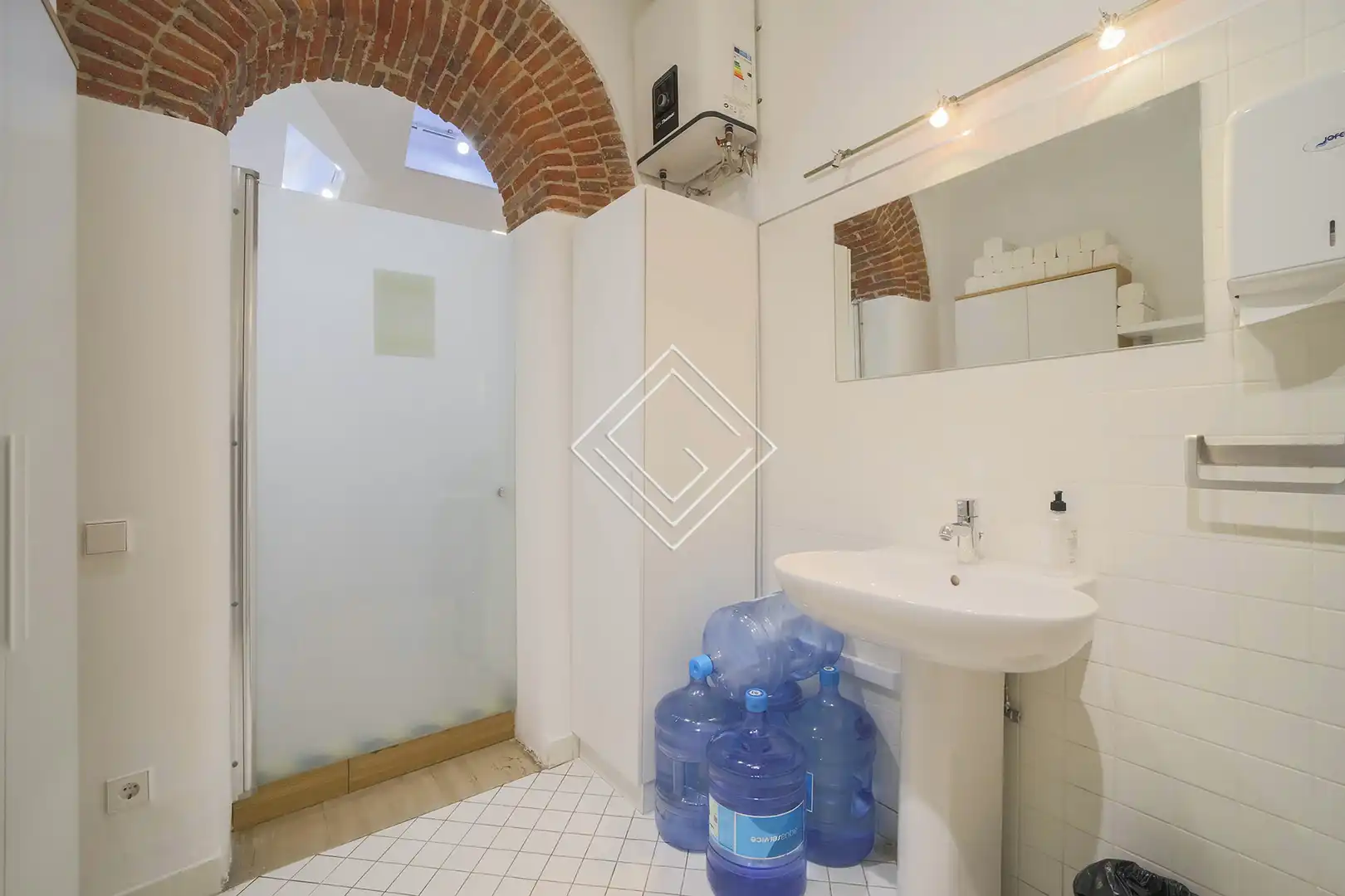 Bathroom of Office for sale in Madrid  with Heating