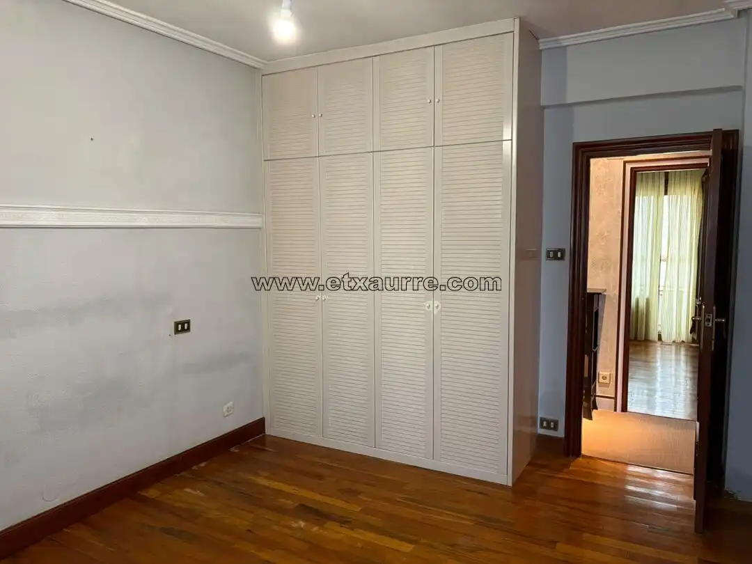 Habitación de Piso en venta en Laudio / Llodio con Calefacción y Balcón