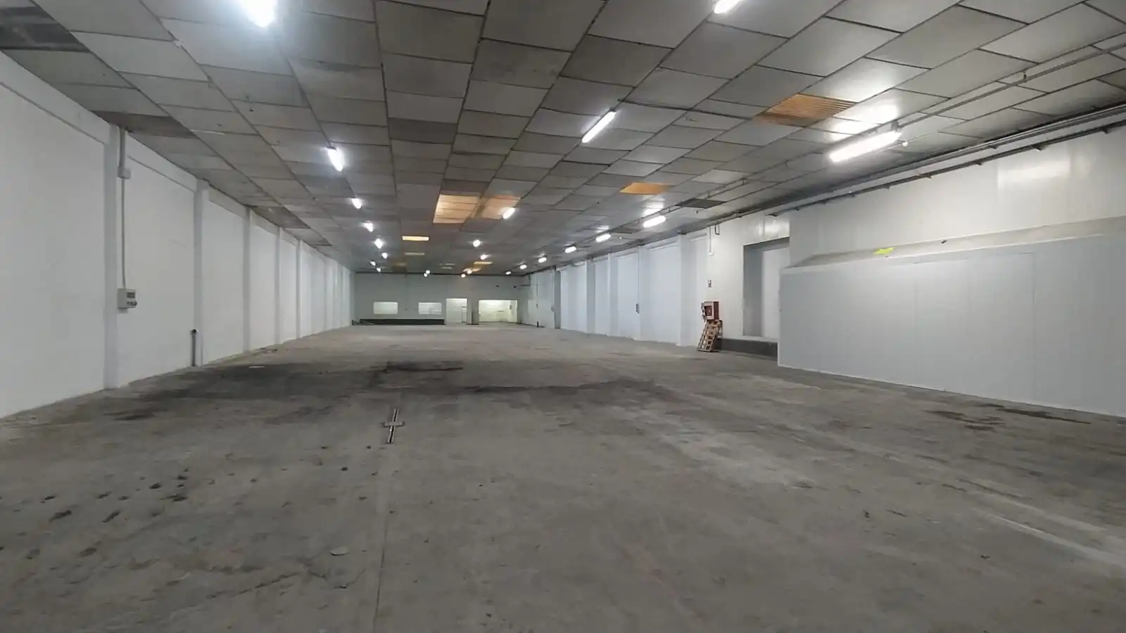 Nau industrial de lloguer en Xirivella amb Alarma