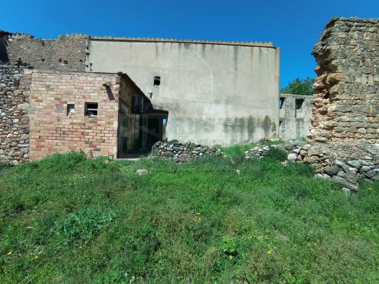 Casa rústica amb jardí en venda a Pontós, imagen 6