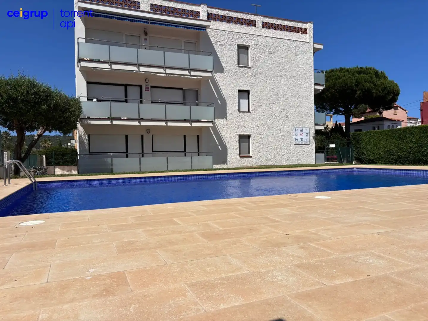 Piscina de Piso en venta en L'Estartit con Piscina, Amueblado y Balcón