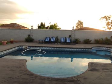 Chalet con piscina en venta en Carmona