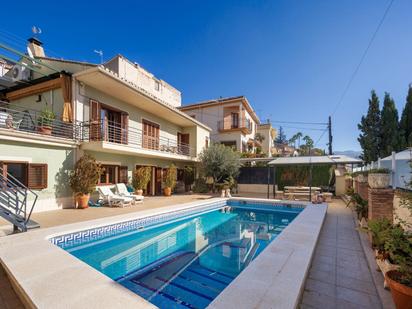 Piscina de Casa o xalet en venda en  Granada Capital amb Aire condicionat, Calefacció i Jardí privat