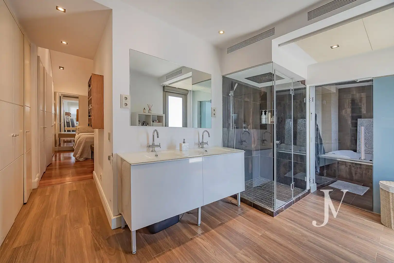 Badezimmer von Einfamilien-Reihenhaus zum Verkauf in Pozuelo de Alarcón mit Klimaanlage, Heizung und Privatgarten