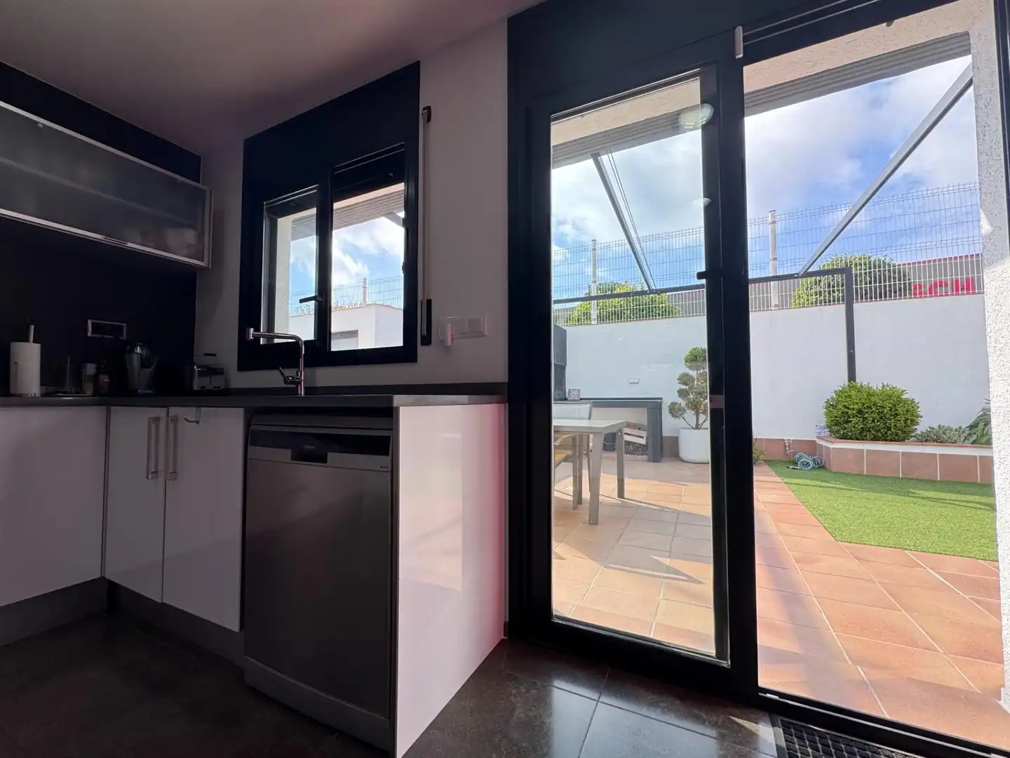 Cocina de Casa adosada en venta en Blanes con Aire acondicionado, Calefacción y Jardín privado