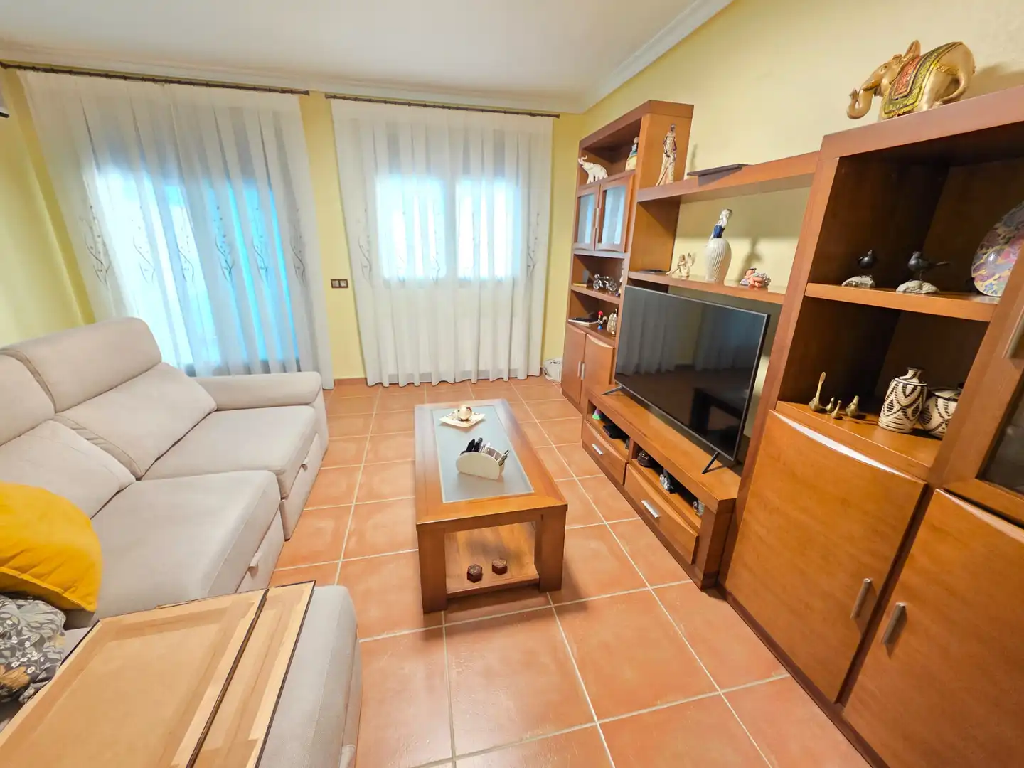Sala d'estar de Casa adosada en venda en Ciempozuelos amb Aire condicionat, Calefacció i Jardí privat