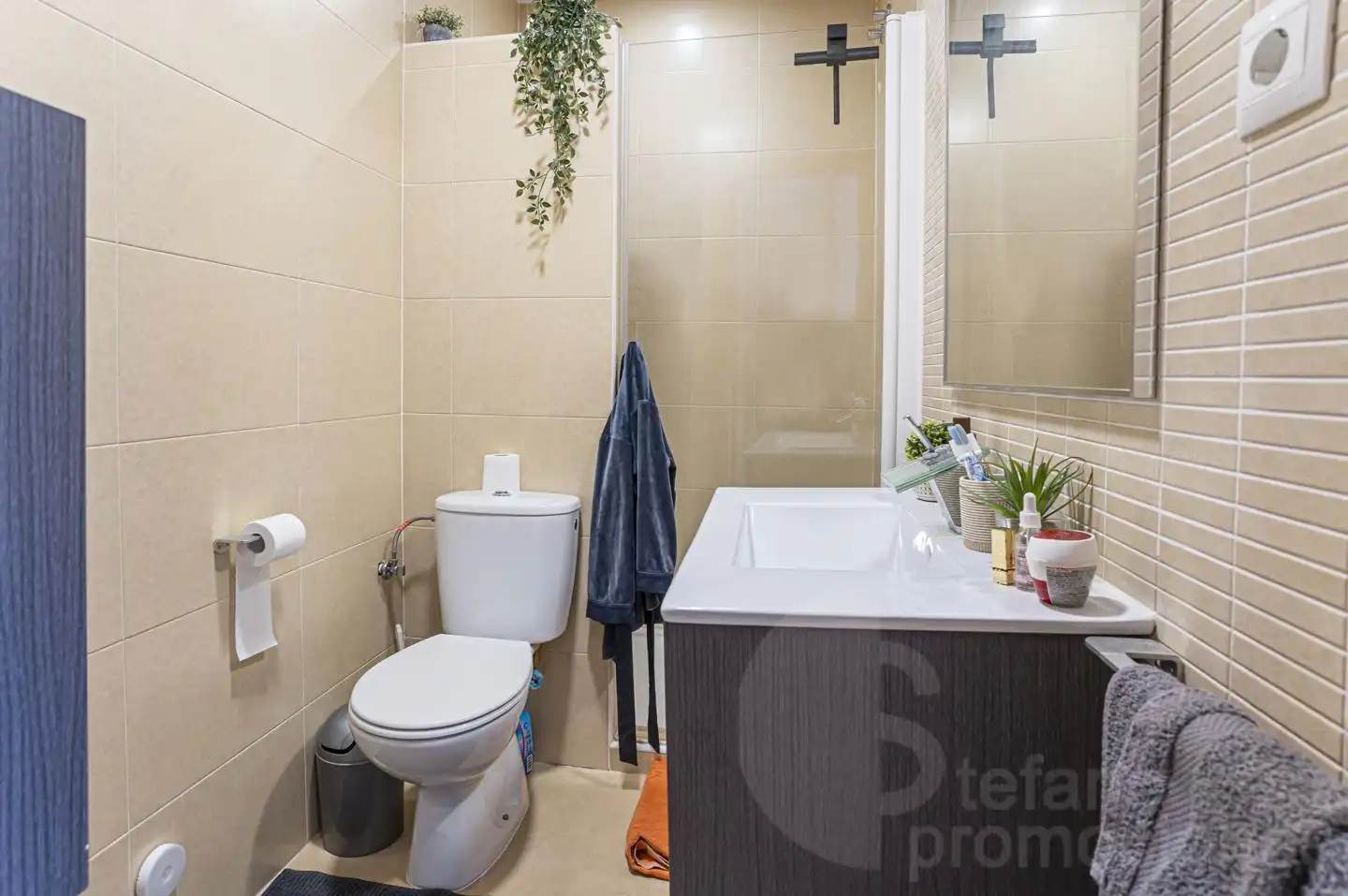 Badezimmer von Erdgeschoss zum Verkauf in Málaga mit Klimaanlage, Privatgarten und Parkett