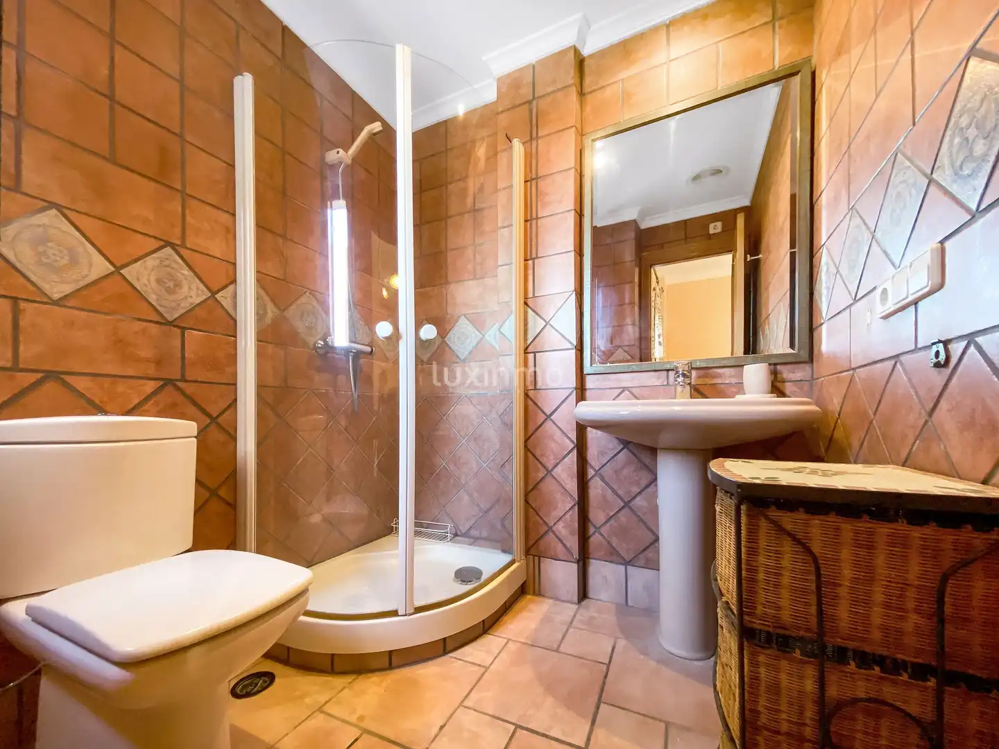 Bathroom of Houses for sale in Calpe / Calp  with Air Conditioner, Heating and Terrace