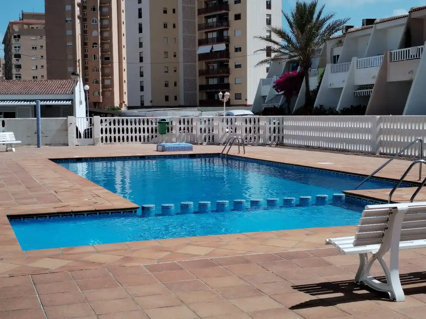 Piscina de Dúplex de lloguer en La Manga del Mar Menor amb Moblat i Balcó