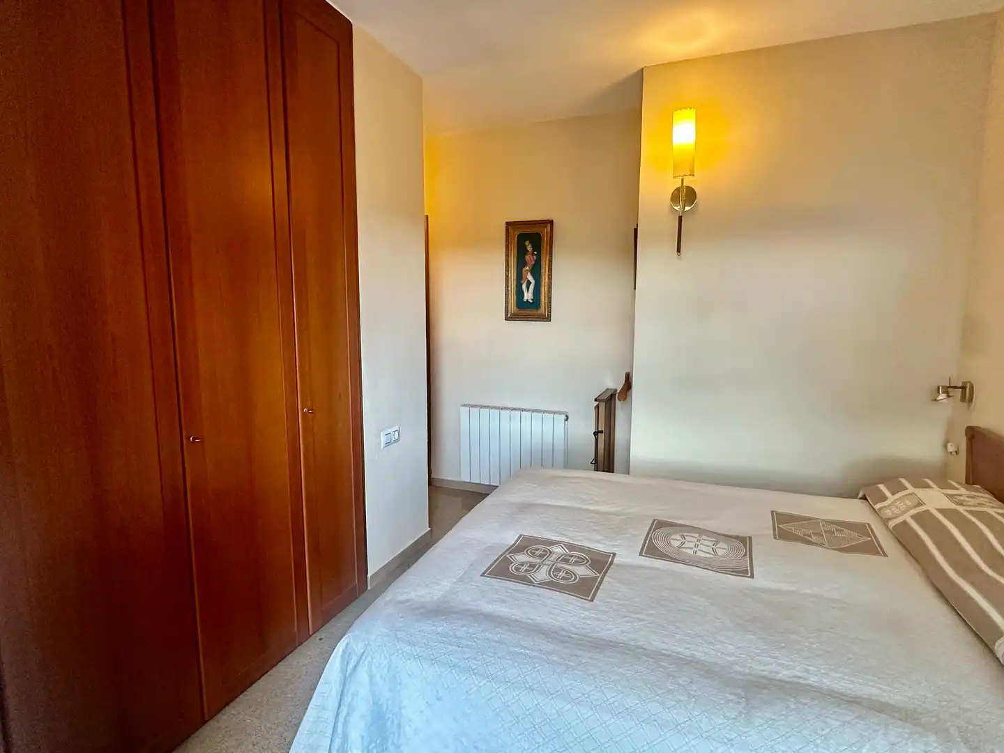 Schlafzimmer von Dachboden zum Verkauf in Figueres mit Klimaanlage, Heizung und Terrasse