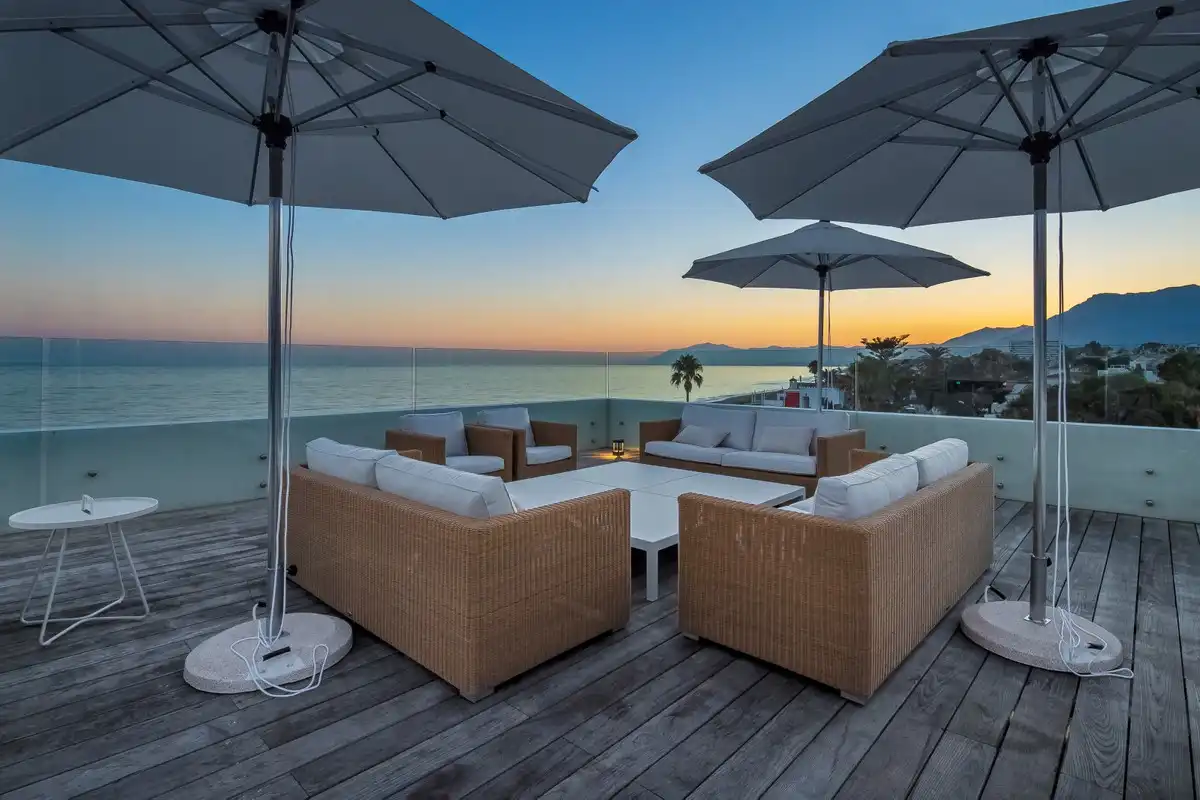Terrassa de Casa o xalet en venda en Marbella amb Aire condicionat, Jardí privat i Terrassa