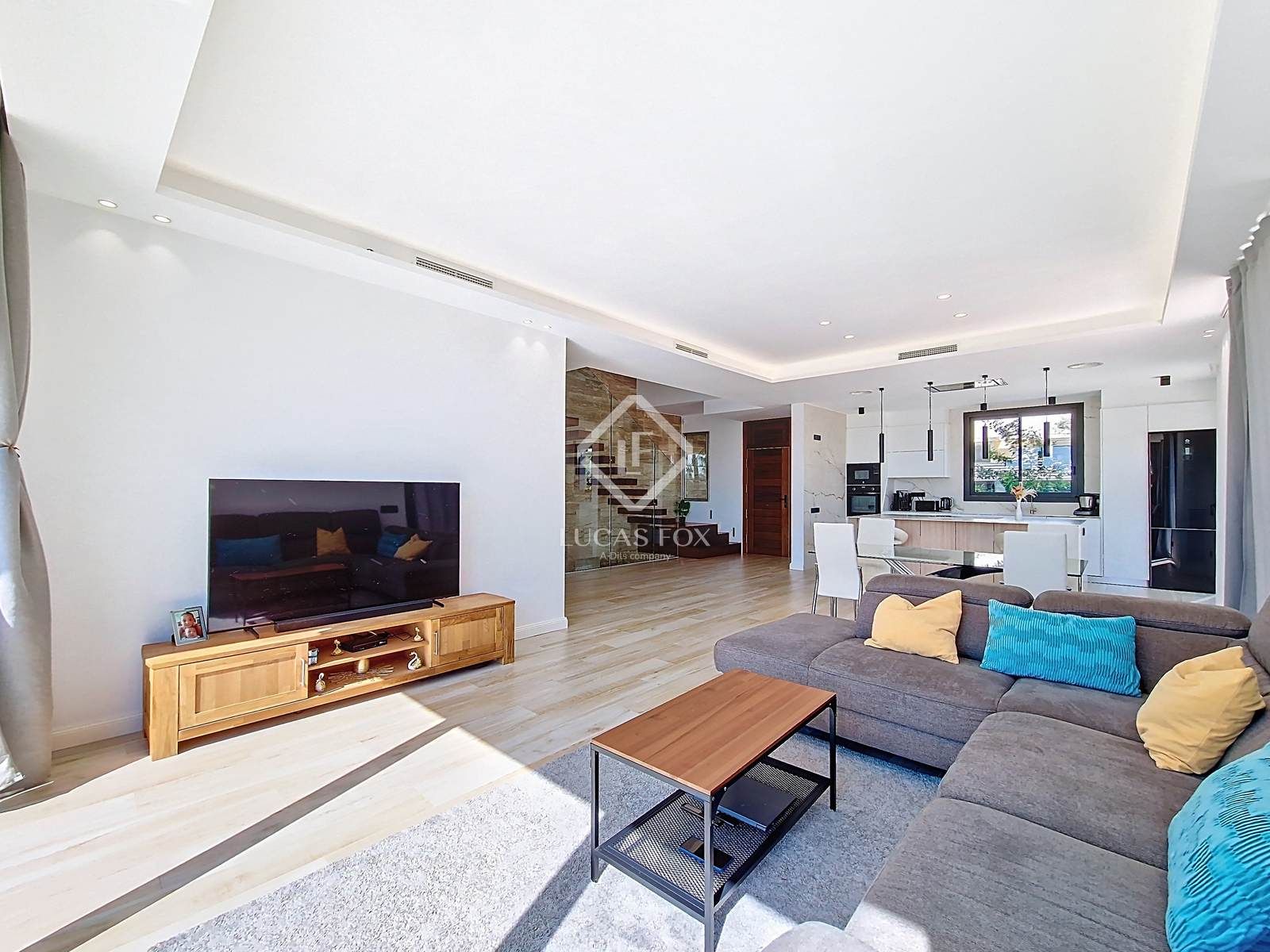 Living room of House or chalet for sale in Vilanova i la Geltrú  with Air Conditioner, Heating and Terrace