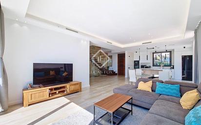 Sala d'estar de Casa o xalet en venda en Vilanova i la Geltrú amb Aire condicionat, Calefacció i Terrassa