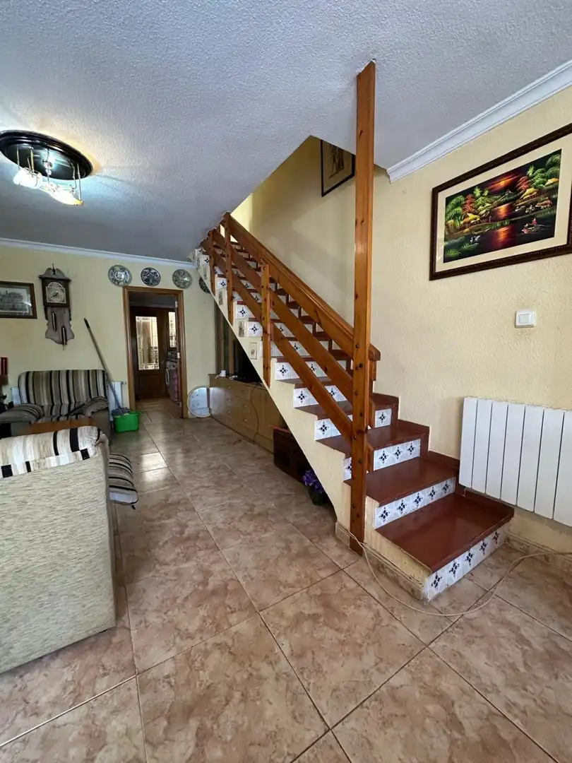 Einfamilien-Reihenhaus zum Verkauf in Benicasim / Benicàssim mit Klimaanlage, Heizung und Terrasse