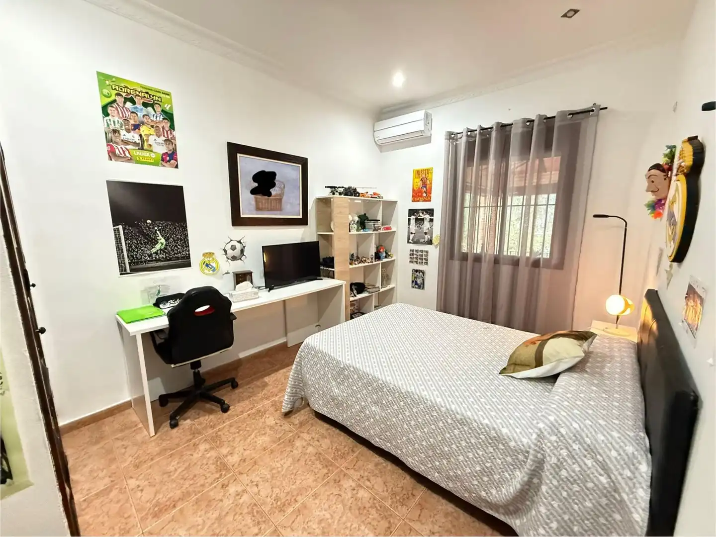 Dormitori de Finca rústica en venda en Alameda amb Aire condicionat, Jardí privat i Terrassa