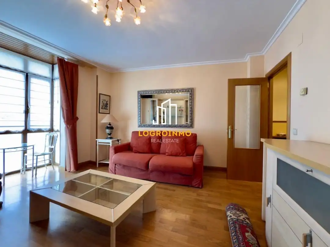 Sala d'estar de Casa o xalet en venda en Oyón-Oion amb Calefacció, Terrassa i Moblat